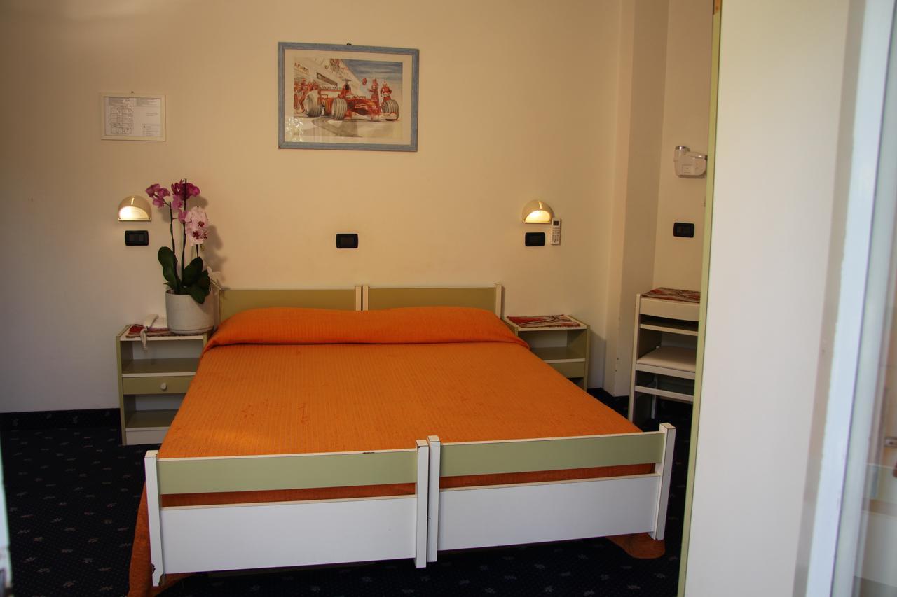 Hotel Tilly 체제나티코 외부 사진