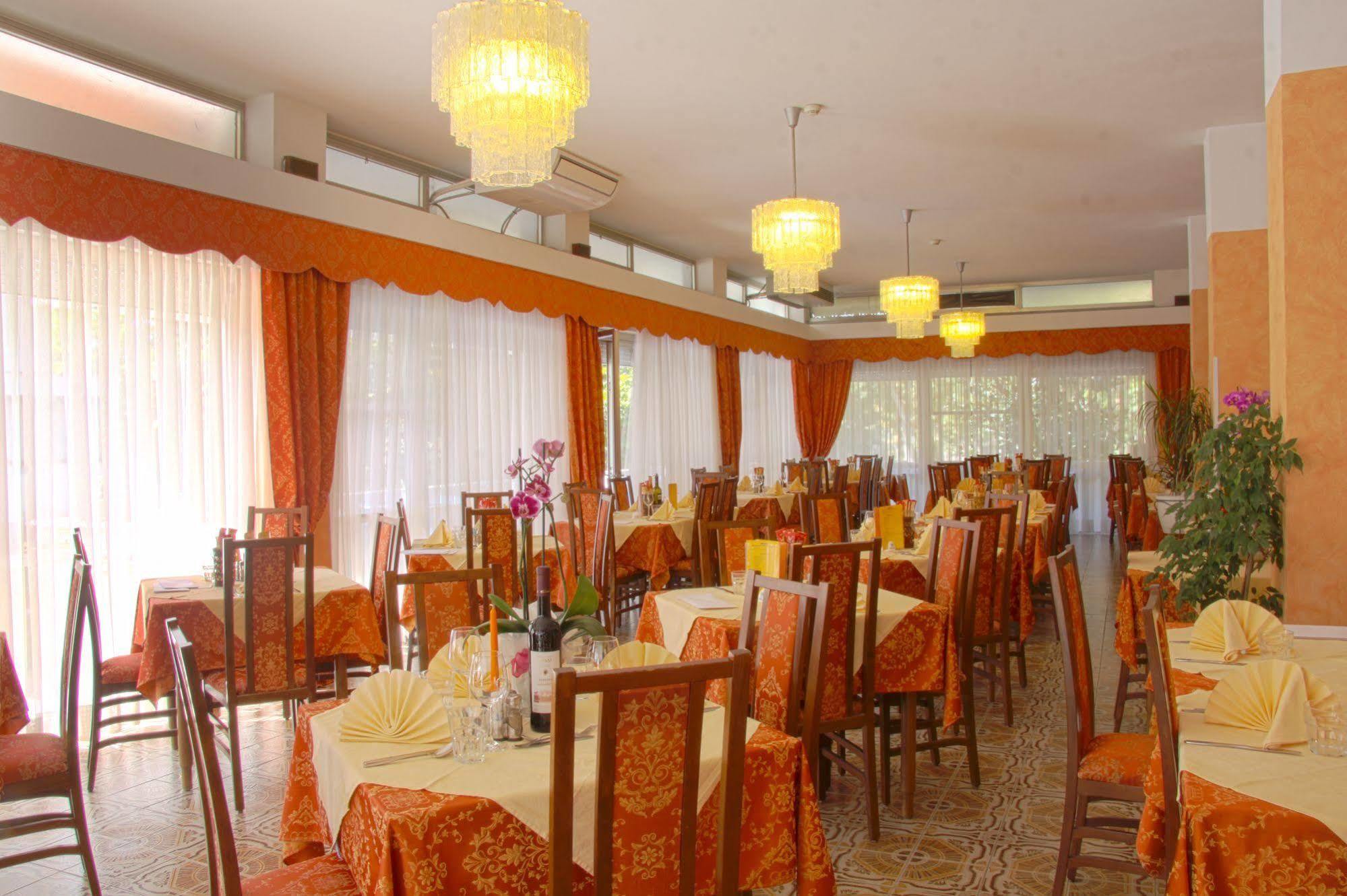 Hotel Tilly 체제나티코 외부 사진