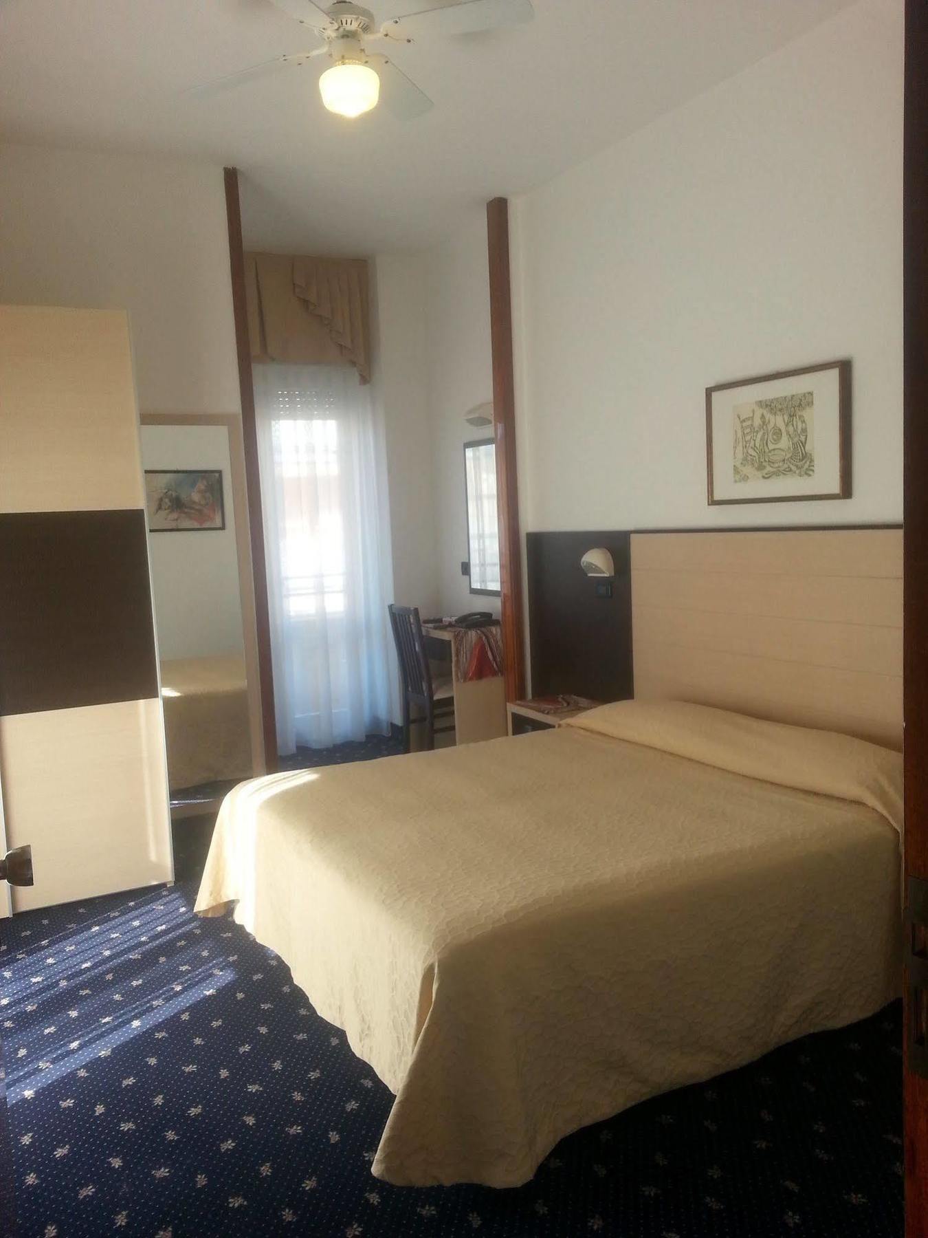 Hotel Tilly 체제나티코 외부 사진