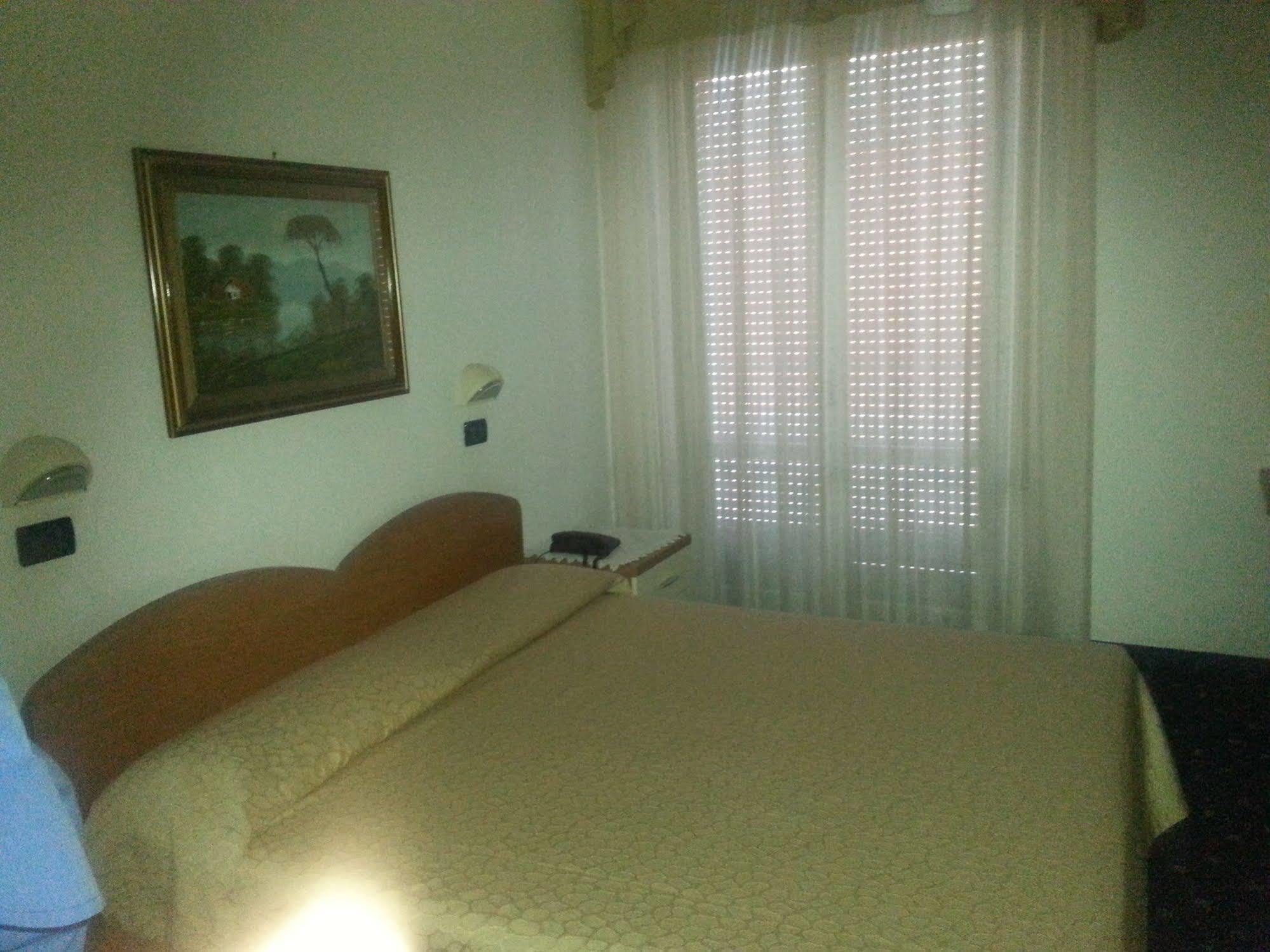 Hotel Tilly 체제나티코 외부 사진
